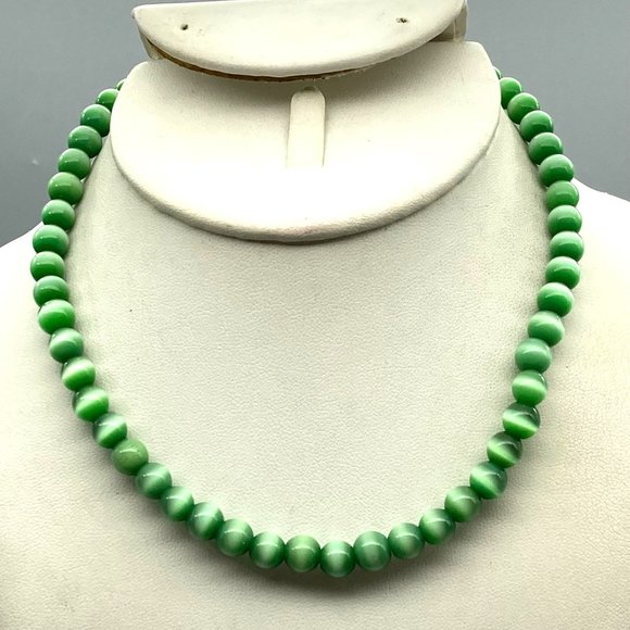 Vintage Green Tigers Eye Choker, Polished Sphere Beaded Necklace with Fantastic - Picture 1 of 4